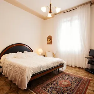 Cavour, Nearby Cinqueterre Alloggio in famiglia